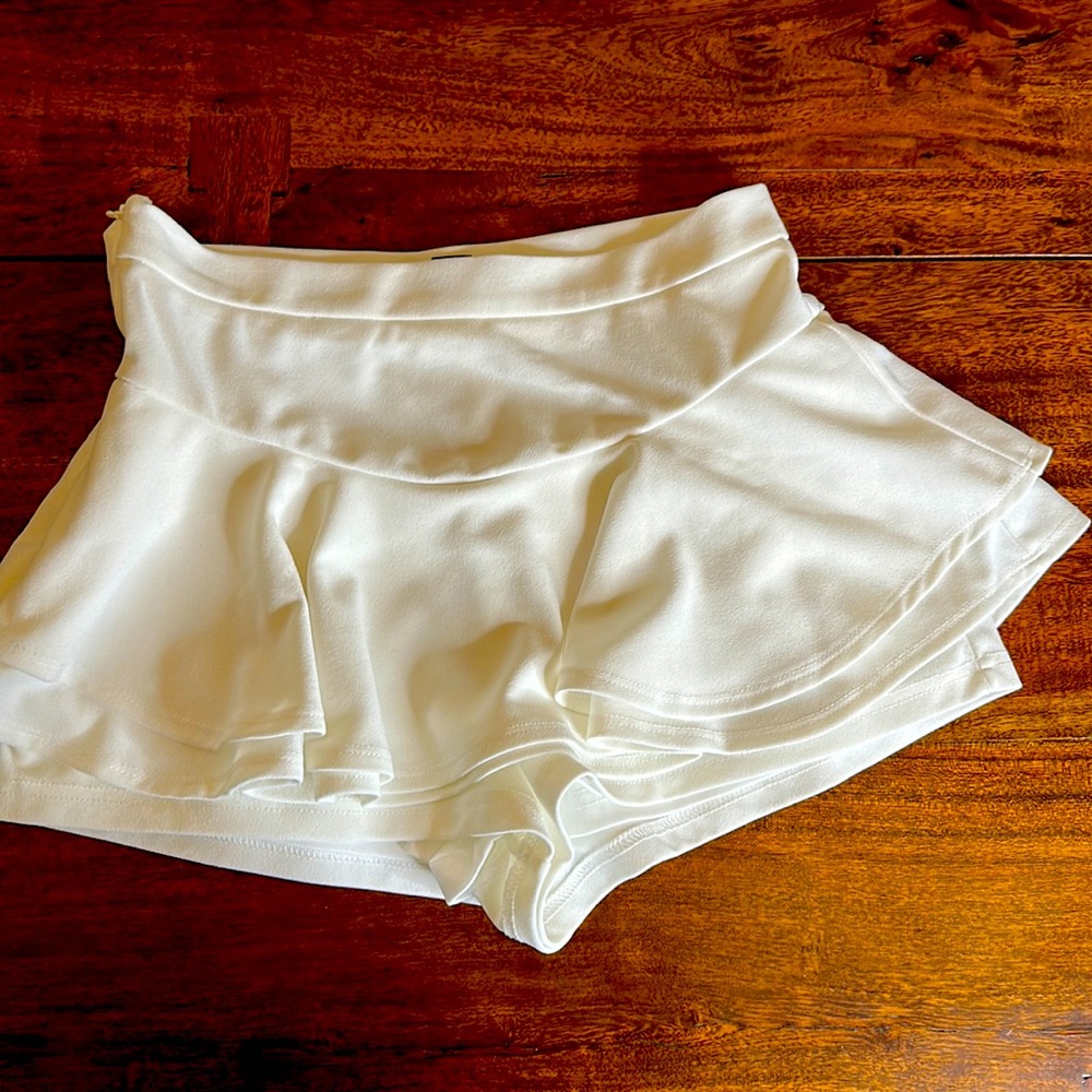 Shrub Mod White Ruffle Skork